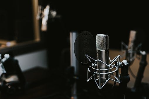 Five Reasons it Pays For Actors To Get into Voice Acting 