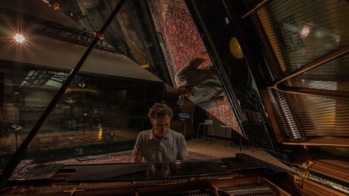 Martijn playin the piano at his SMP studio's in Amsterdam