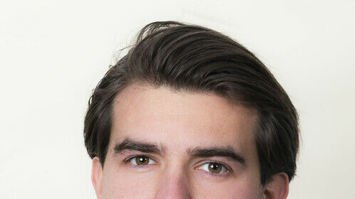 Dan Robins - Headshot - Clean shaven