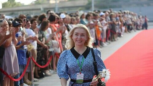 Red Carpet &mdash; Anna Barsukova &mdash; director of the film &laquo;Fine Line&raquo;