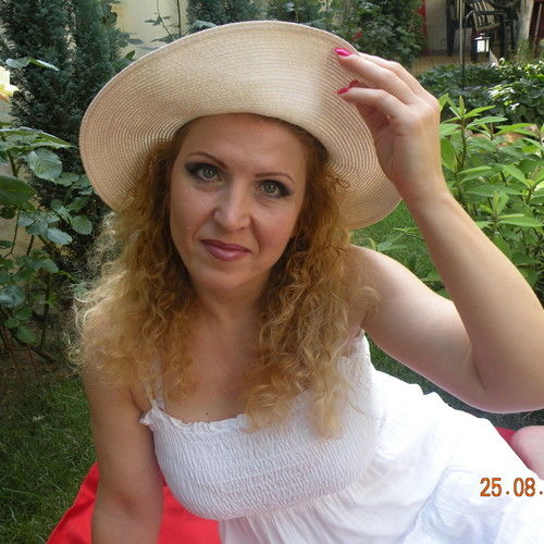 Author Oana